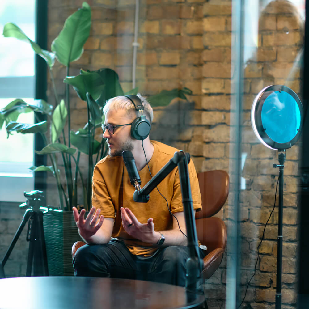Farinha Linhaça Dourada A farinha de linhaça dourada é obtida a partir da trituração das sementes de linhaça dourada, que são ricas em nutrientes. É uma excelente fonte de fibras, proteínas e ácidos graxos ômega-3. 